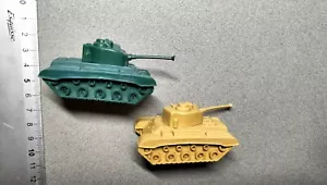 2 TANKS / PLASTIC TOYS / PLASTIC MINIATURES LOT G87 - Bild 1 von 2