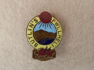 BUTLINS ORIGINAL ENAMEL PIN BADGE PWLLHELI 1952 YELLOW - Picture 1 of 3
