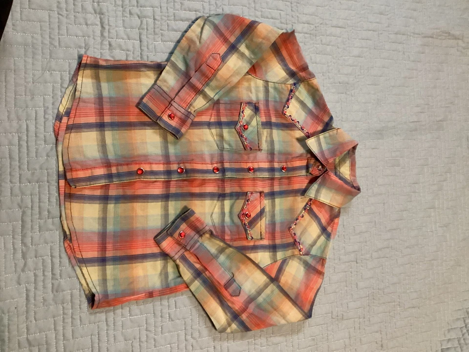 Рубашка для девочек Ruby Red Snap Up с длинным рукавом Rock 47 Wrangler размер XS - Изображение 1 из 4