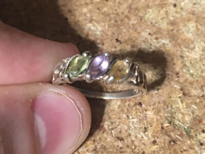 AVON 925 STERLING SILVER PERIDOT AMETHYST & TOPAZ BAND RING SIZE 8 / WRONGWAY052 - Image 1 of 4