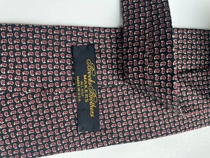 VTG Brooks Brothers Makers 100% Corbata ejecutiva de seda negra roja geométrica - Imagen 1 de 4