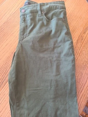 Pantalones chinos Bandolino Amy verde militar oscuro 12 Foto 1 de 4