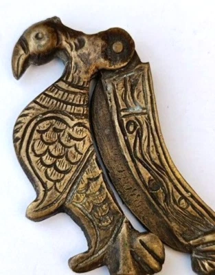 Ciseaux à bétel anciens laiton sculpté forme oiseau antique brass scissors - Photo 1/3