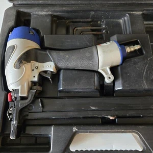 SpotNails Hefter TS6825 3/8" mittlere Krone 3/8" - 1" lang Stärke 18, funktioniert super! - Bild 1 von 18