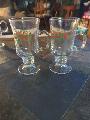 (2) Tazas de café irlandesas de vidrio navideño LIBBEY Holly Berry borde dorado de 8 oz Foto 1 de 4