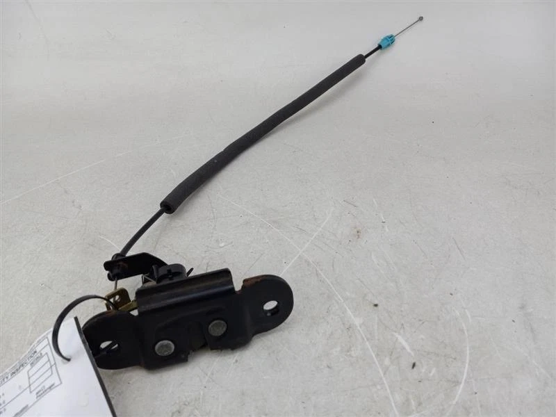 TAILGATE LATCH fits GMC YUKON 2001- 2005 - Image 1 of 4