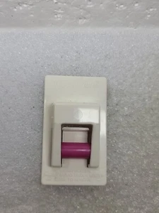 Tupperware Vintage Soporte de Memo Imán Blanco con Rodillo Rosa Plástico Difícil de Encontrar - Imagen 1 de 4
