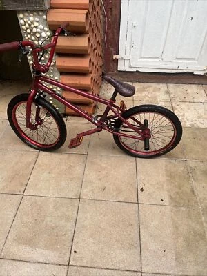 bmx Fahrrad Rot. Mit Bremse Für Beide Reifen. - Bild 1 von 4