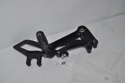 USED KTM RC 390 Left Foot-Peg Mount - 90503038000 Foto 1 de 3