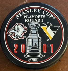 BUFFALO SABRES vs PITTSBURGH PENGUINS NHL HOCKEY PUCK 2001 Stanley Cup w/CASE - Picture 1 of 5