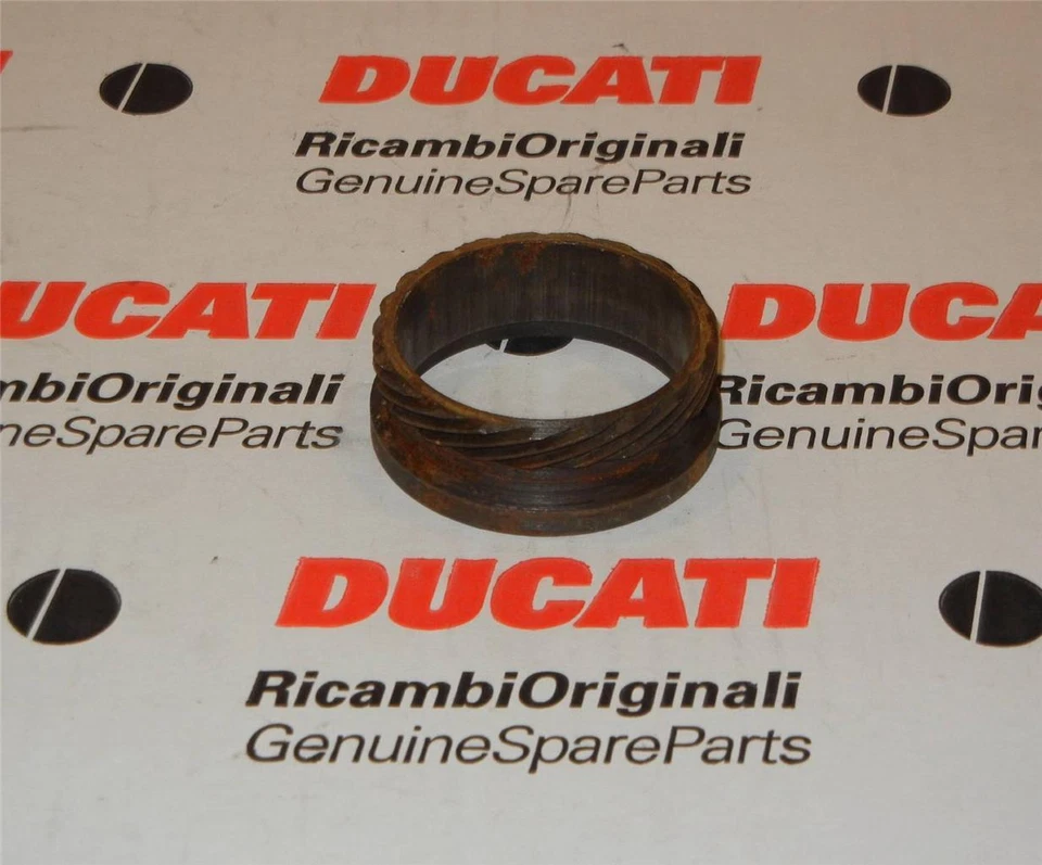1974 Ducati 350 500 GTL speedometer drive gear in wheel 60+mm X 50mm X 21.5mm - Imagem 1 de 1