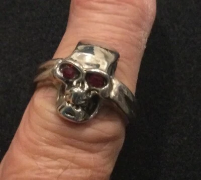 Cabeza de calavera cromada con ojos rojos - tamaño anillo - 10,5 Foto 1 de 4