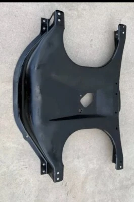 Soporte de neumático de repuesto Mazda B3000 1998-2006 subchasis trasero solo chasis genuino  Foto 1 de 3