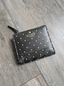 Portafoglio Kate Spade in pelle nera con pois bianco porta carte SPEDIZIONE GRATUITA - Foto 1 di 7