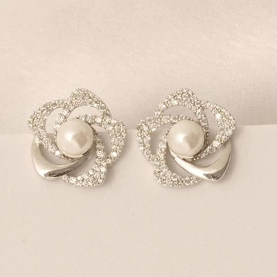 Aretes florales de diamantes naturales de 0,88 quilates de oro de 14 k para cóctel diario Foto 1 de 4