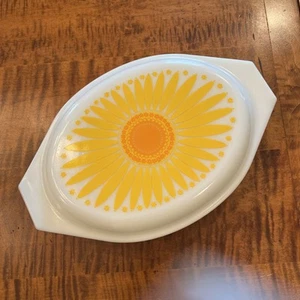 Vintage Pyrex gelbe Sonnenblume Gänseblümchen 1,5 Quart geteilt Auflaufform & Deckel - Bild 1 von 6
