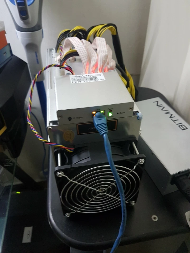 Antminer Bitmain L3+ con alimentatore - Immagine 1 di 1