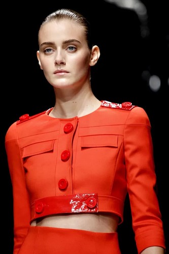 Giacca di seta rossa cropped Versace S S 2011 Look # 24 nuova 38 2