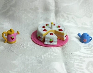Vintage Strawberry Shortcake Mini Birthday Cake & Slice, 2 Tea Pots - Picture 1 of 2
