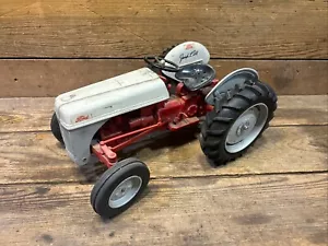 Trattore Ford 8N scala 1/8 Ertl firmato modello fattoria moglie anteriore giocattolo fattoria progresso - Foto 1 di 12