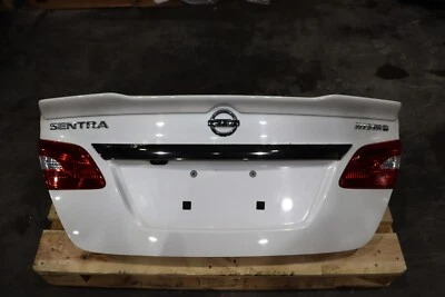 Nissan Sentra Nismo 2017-2019 tapa maletero cubierta trasera con alerón - blanco Aspen - control de calidad Foto 1 de 4