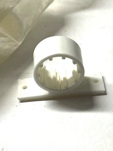 Paquete de 5 abrazaderas de plástico estándar de 3/4" para tubería CTS - Imagen 1 de 2