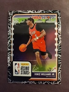 2023-24 Panini Haunted Hoops Rising Stars Holo Webs Vince Williams Jr #292 NM-MT - Bild 1 von 2