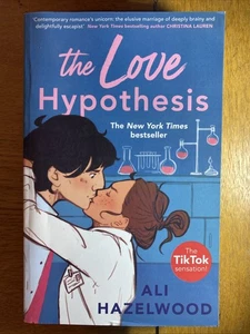 The Love Hypothesis  by Hazelwood, Ali (Paperback) - Bild 1 von 2
