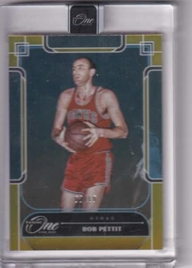 2023-24 Panini One and One NBA No. 153 Bob Pettit Gold 3/10 - Bild 1 von 2