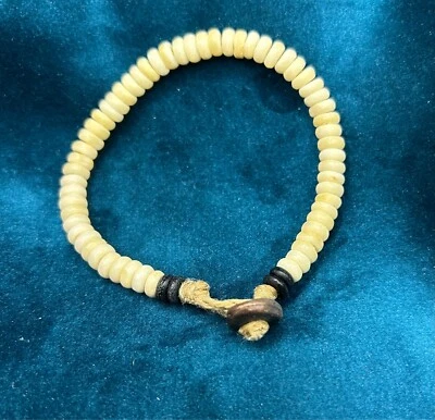 Pulsera con cuentas de hueso cordón de yute botón de color cobre cierre de metal 9" Foto 1 de 2