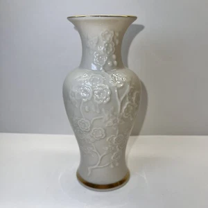 Vintage Lenox Embossed Floral Ivory Porcelain Bud Vase 6.5" - 24K Gold Trim - Picture 1 of 5