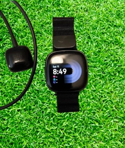 Fitbit Versa 4 Fitness Smartwatch 24mm Black FB523BKBK-US (E10029342) - Picture 1 of 1