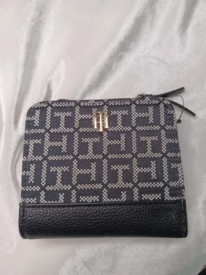 Cartera plegable con estampado de monograma blanco y negro TOMMY HILFIGER para mujer Foto 1 de 4