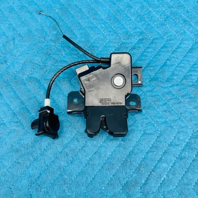 Ford Mustang GT 2005-2009 cierre de maletero OEM Foto 1 de 4