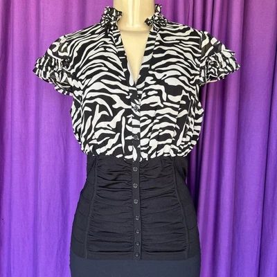INC 真丝黑色 + 象牙色斑马印花 + 实心弹力纽扣对比上衣 10 码 — 第 1/4 张图片