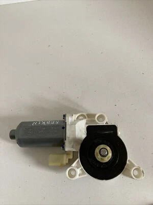 Motor ventana delantera izquierda Chrysler Sebring 0130821476 original 2008 convertible - Imagen 1 de 4