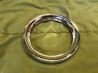 Chrysler Imperial 1964 1965 1966 anillo de moldura de bisel de puerta de combustible OE 2404736 MOPAR Foto 1 de 4