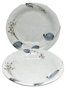 2 signierte Kunstkeramik Schalen blaues Blatt 8 3/8" Durchmesser flache Suppe Salat - Bild 1 von 6