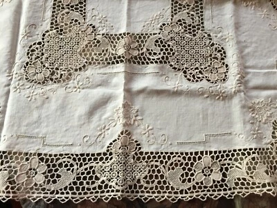 Mitteldecke, 80 x 80, sehr edle Spitze  - Bild 1 von 4