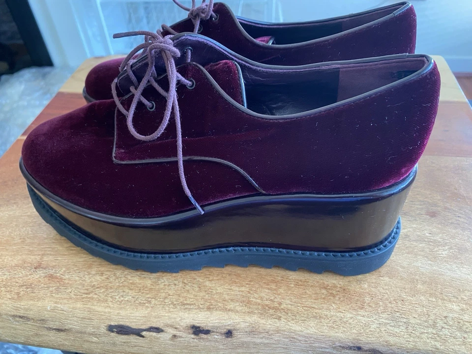 Oxford de terciopelo borgoña Stuart Weitzman para mujer talla 6 Foto 1 de 4