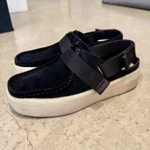 Clarks Originals WALLACUP STRAP Black Suede Shoes Women's 8 - Picture 1 of 9