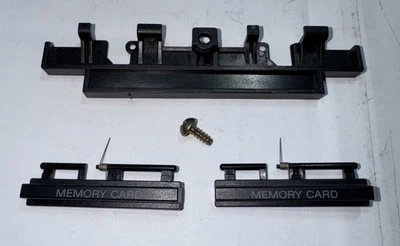 Conjunto de cubierta de puerta de puerto de tarjeta de memoria grasa OEM Sony PS2 con soporte de resortes y tornillo Foto 1 de 3