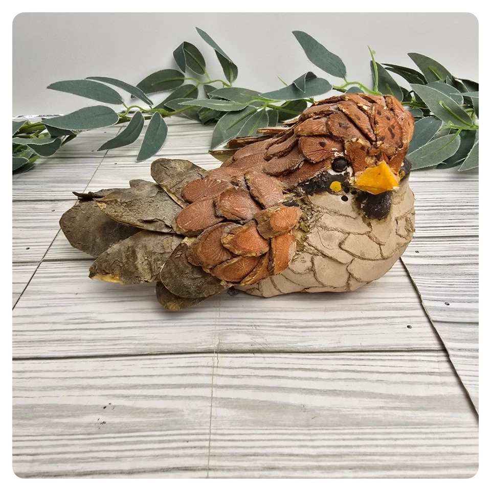 质朴的鸟雕像树皮木装饰农舍Cottagecore装饰 — 第 1/4 张图片