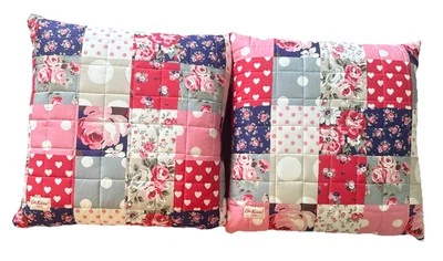 Juego de 2 ALMOHADAS Cath Kidston London Rubí Patchwork Cottage Roses Jumbo 24x24x6 Foto 1 de 4