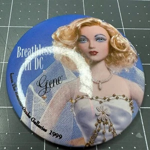 Pin de botón sin aliento de las galerías Ashton Drake en DC 1999 Mel Odom Gene - Imagen 1 de 6