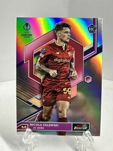 2023-22 Topps Finest UEFA Nicola Zakewski #116 Rookie RC Roma - Bild 1 von 2