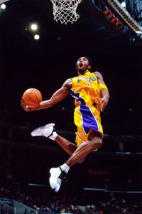 Kobe Bryant Dunks basketball sport impression soie décoration murale maison - AFFICHE 20x30 - Photo 1 sur 4