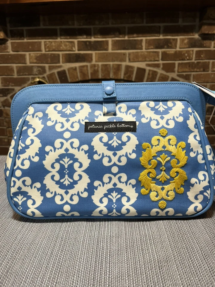 NOVO!  Bolsa Cross Town Clutch Petúnia Pickle Bottom Idílica Ibiza Azul Revestida - Imagem 1 de 4