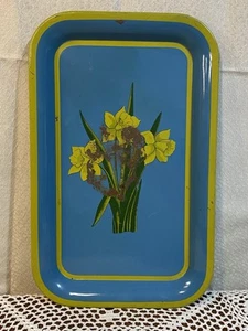 Vintage Serviertablett aus Metall blau mit gelben Narzissen - Bild 1 von 11