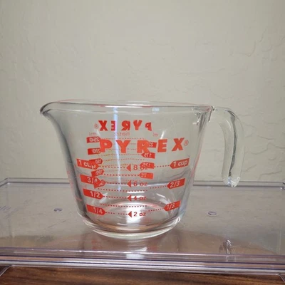 Vintage Pyrex Red Letter Glass Measuring Cup 1 Cup 250ml USA Easy Read *FLAW* - Image 1 of 4